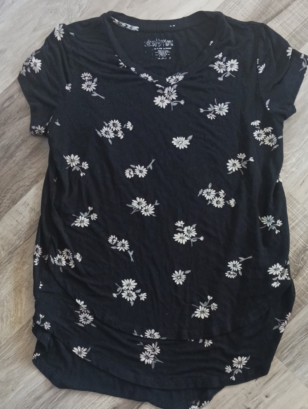 Latched Mama Black V-Neck Daisy Print Short Sleeve Tee